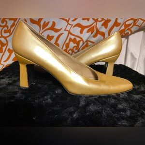 Vintage Stuart Weitzman gold patent leather pumps